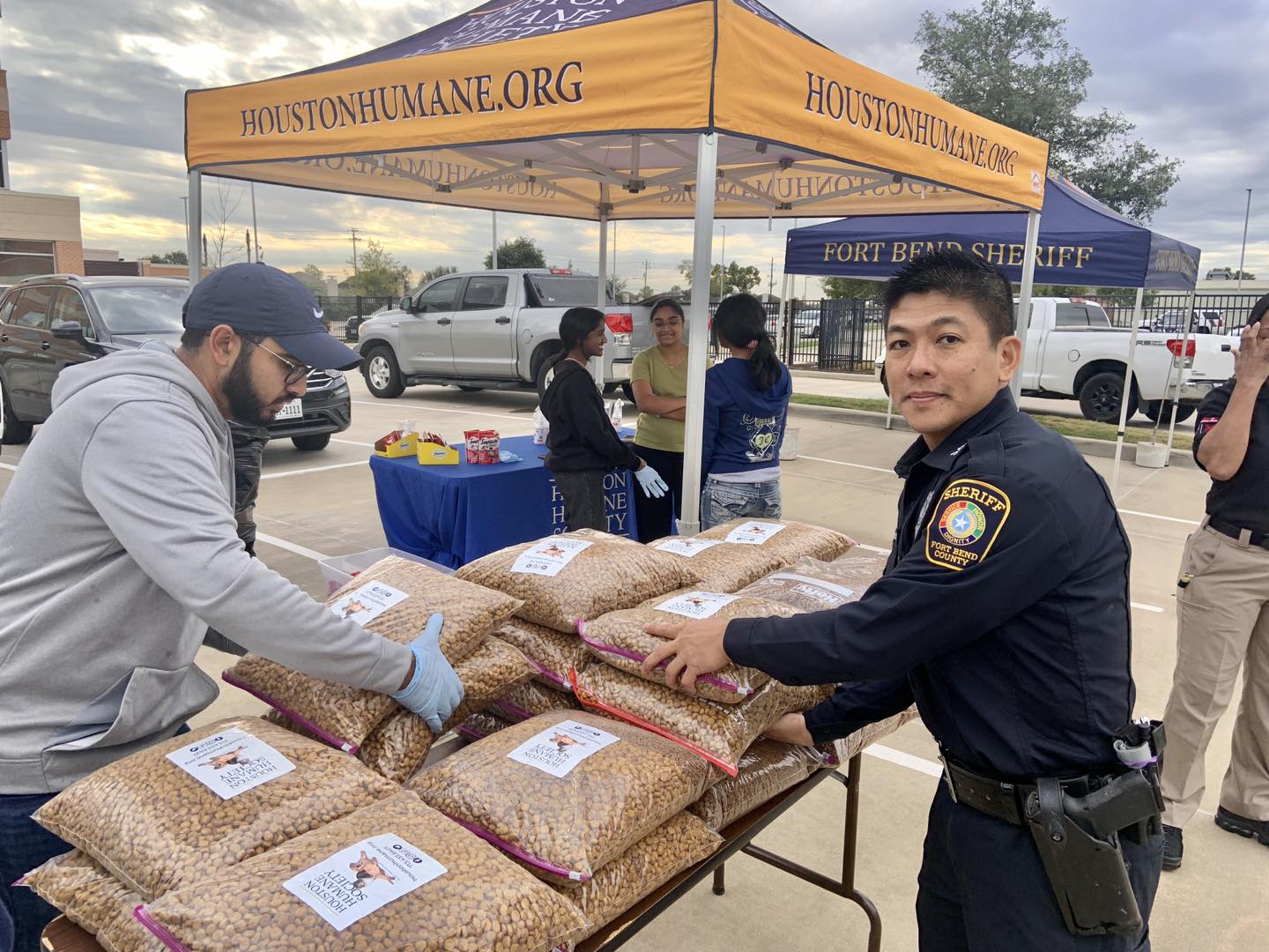 Fort Bend County Sheriff’s Office Hosts Pet Pantry Drive-Thru Jan. 20