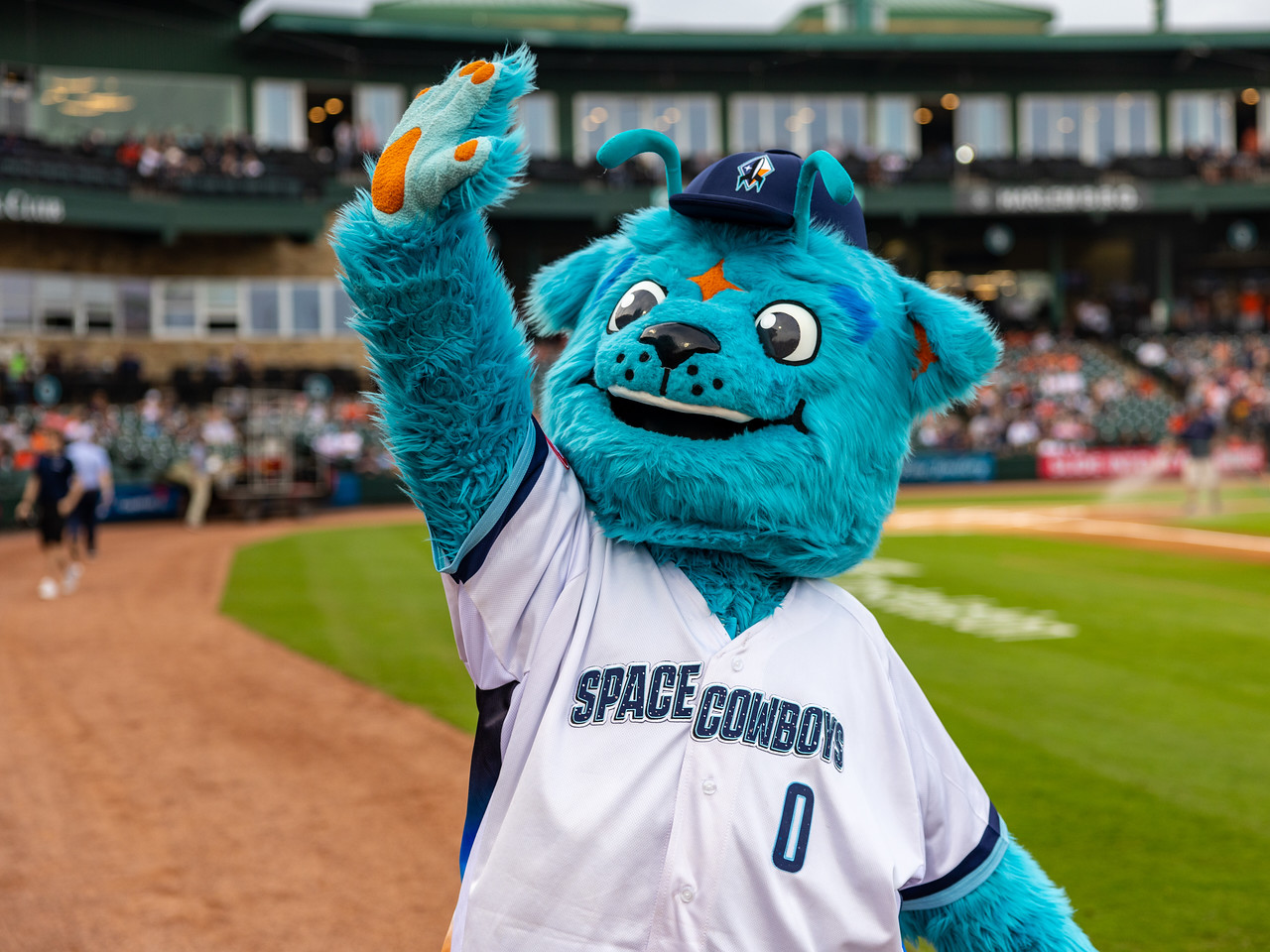 Sugar Land Space Cowboys’ Mascot Orion Promotes Fort Bend Libraries’ Summer Reading Challenge