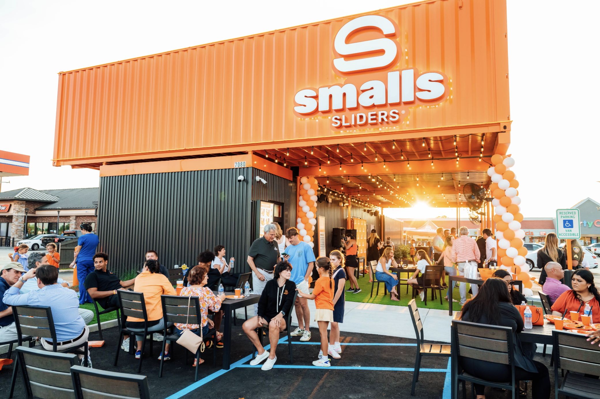 Smalls Sliders Makes Bold Entrance in Tomball with Grand Opening and Local Hero Tribute