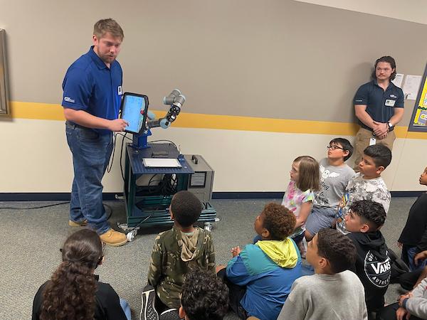 Hirsch ES Students Take Part in Billion Dollar Robotics Industry, Right on Their Campus