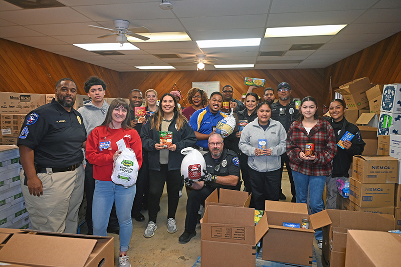 CFISD Police Officers Deliver Thanksgiving Meals to Families