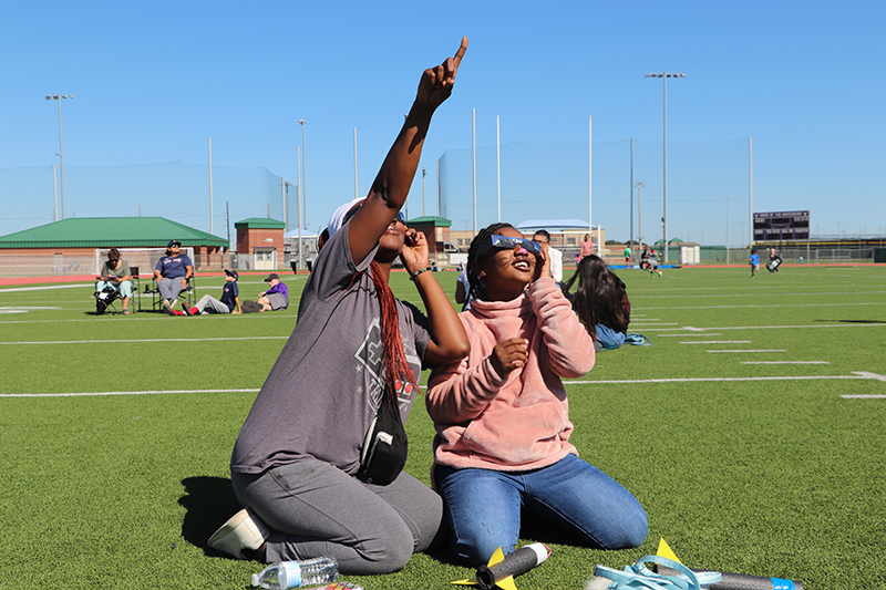 Morton Ranch Schools Bring Communities Together for Solar Eclipse Watch Party 