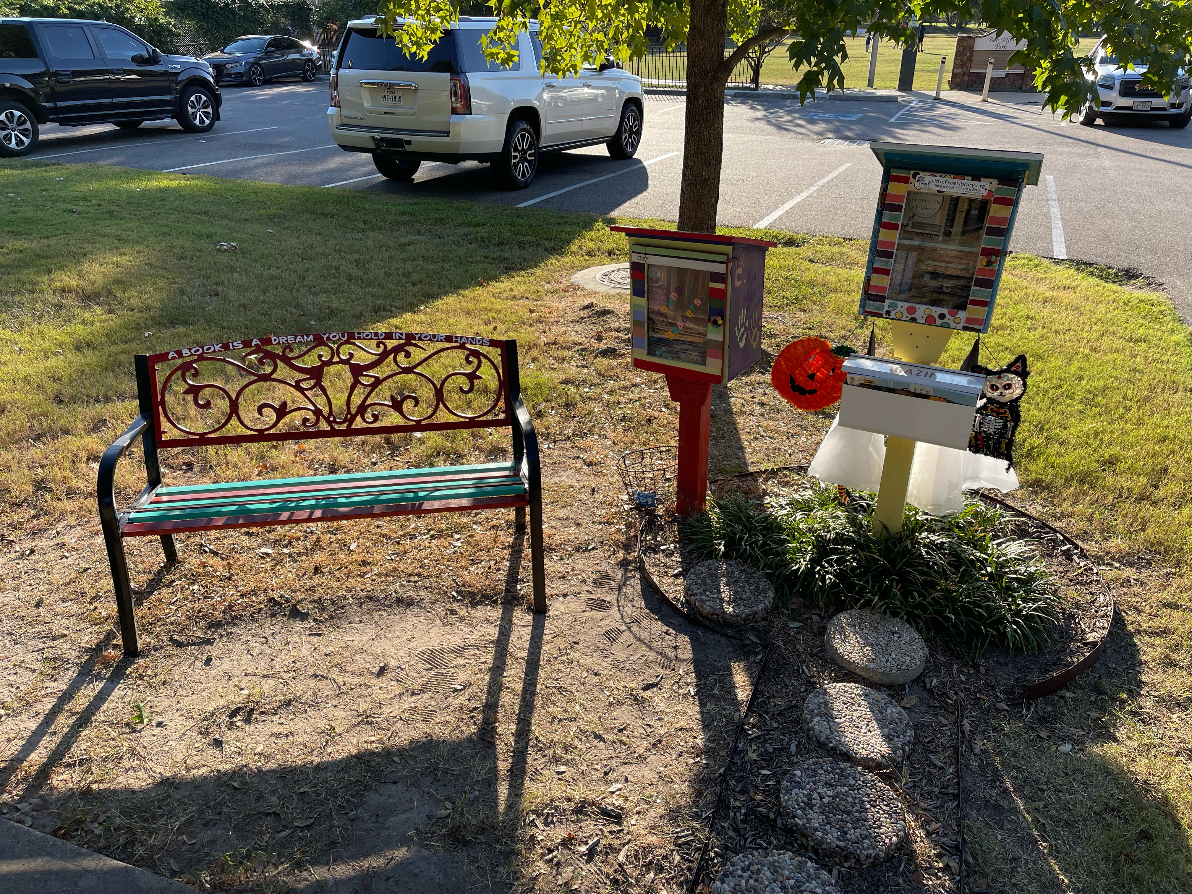Spook-tastic Little Library